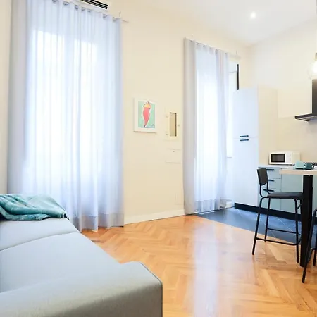 Apartment Mazz & Panell Station