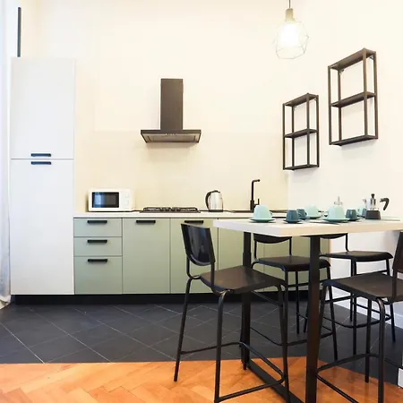 Mazz & Panell Station Apartment *