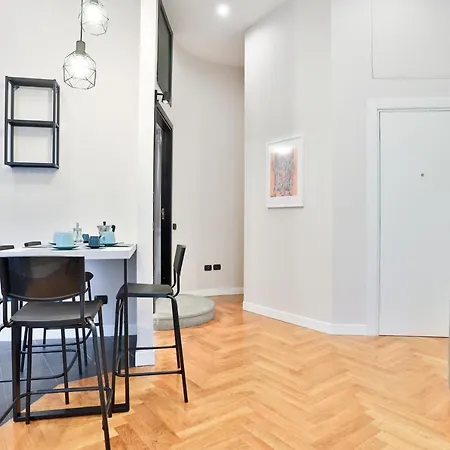 Apartment Mazz & Panell Station *